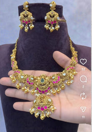 Beautiful short necklace with jadav kundan stone