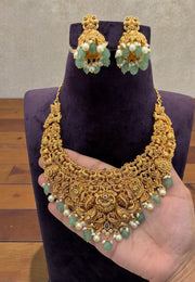 Traditional short necklace with green beads and without god Motive