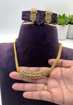 Load image into Gallery viewer, Beautiful short necklace with antique finishing
