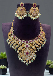 Beautiful short necklace with pink stone and green beads