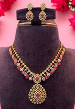 Load image into Gallery viewer, Stunning mehndi Victorian polish short necklace with green and pink stone
