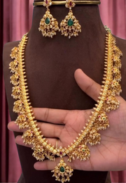 Beautiful short Haram with Goldfish