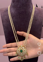 Load image into Gallery viewer, Beautiful long chain with green stone
