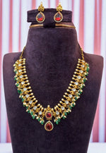Load image into Gallery viewer, Beautiful beads short necklace with green and red stone
