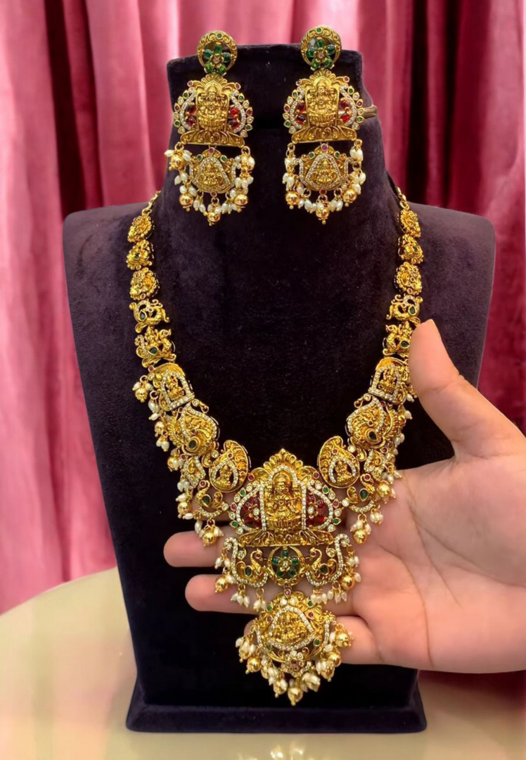 Traditional 3d short necklace with guttapusalu hangings