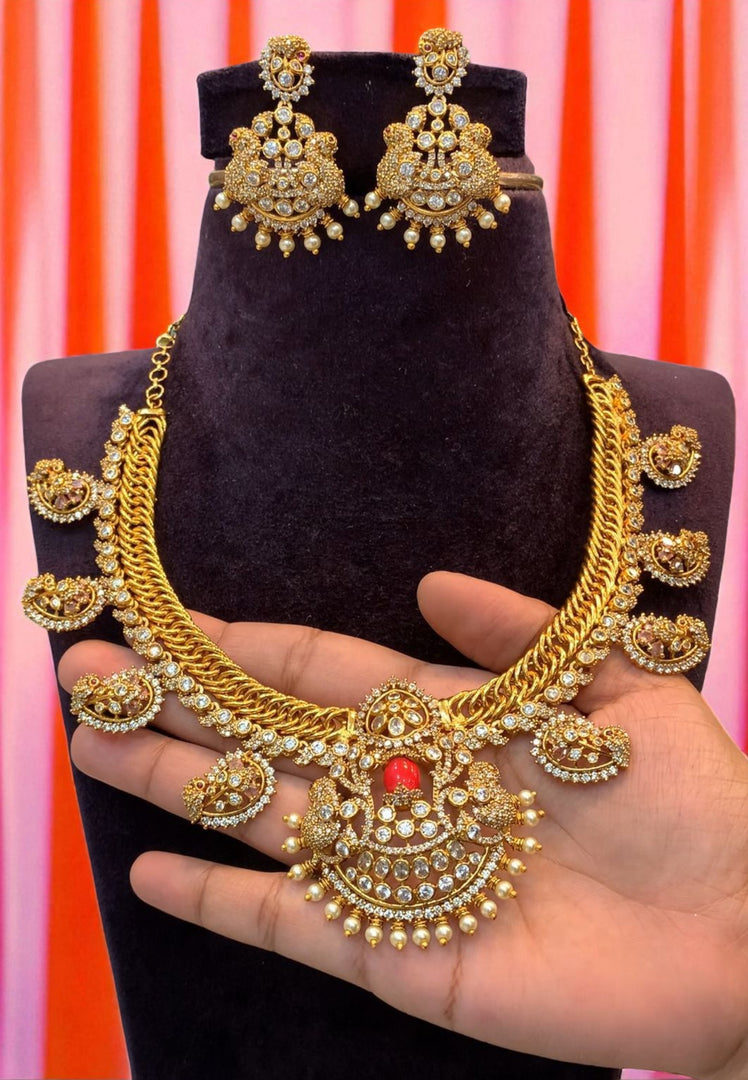 Beautiful short necklace with Jalebi pattern design