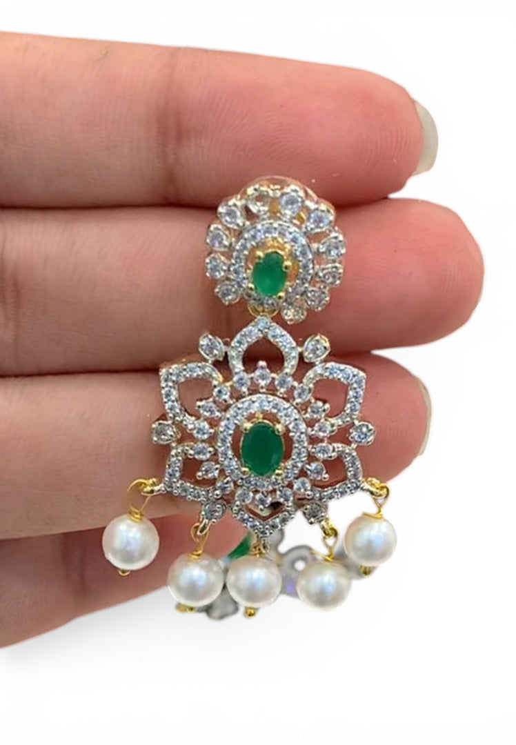 Beautiful short necklace with green stone
