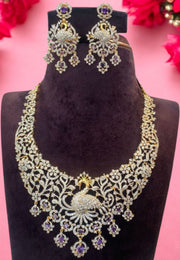 Beautiful gj polish short necklace with peacock design