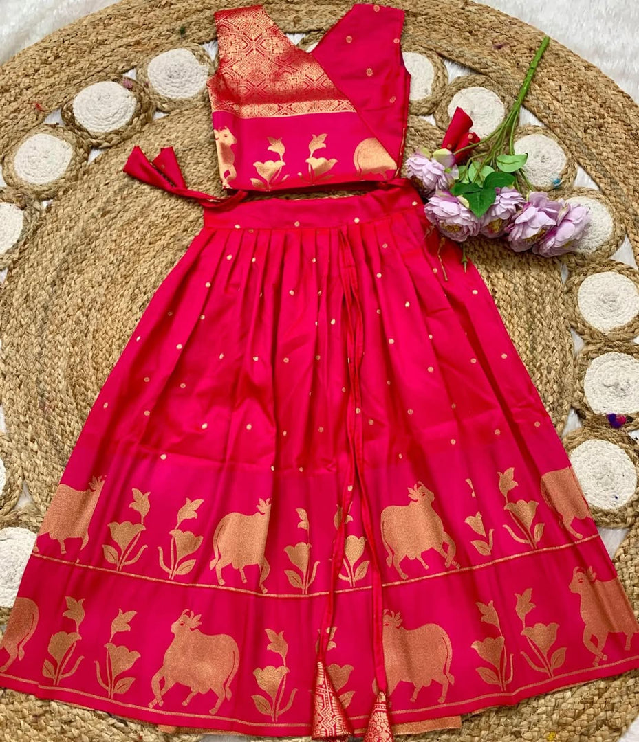 Lehenga*: Soft silk Fully stitched Banarasi design zari weaving work with full Inner 👚Blouse Fully stitched with zari weaving work