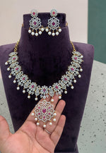 Load image into Gallery viewer, Beautiful short necklace with green stone