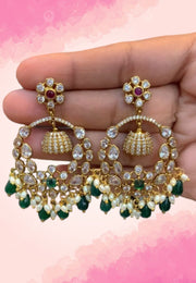 Beautiful earrings with green stones and guttapusalu