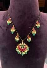 Load image into Gallery viewer, Beautiful invisible black beads chain with jadav kundan stone necklace