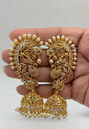 Stunning earcuffs with pearls and peacock design