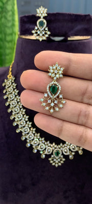 Beautiful short necklace with green stone