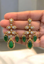 Load image into Gallery viewer, Beautiful earrings with green stone
