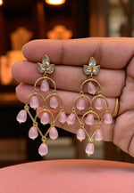 Load image into Gallery viewer, Beautiful earrings with light pink beads
