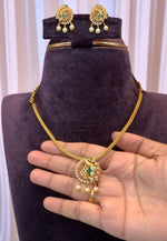 Load image into Gallery viewer, Beautiful short naan necklace with peacock design
