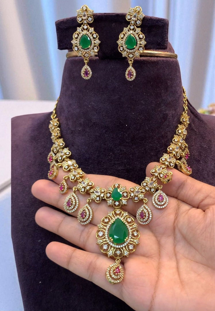 Beautiful Victorian polish short necklace with green and pink stone