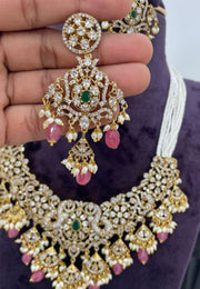 Beautiful short necklace with pearls and ruby stone