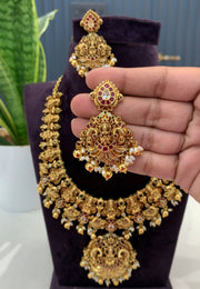 Beautiful short necklace with nakshi polish