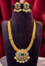 Load image into Gallery viewer, Beautiful short naan necklace with green colour stone -perfect for any occasion
