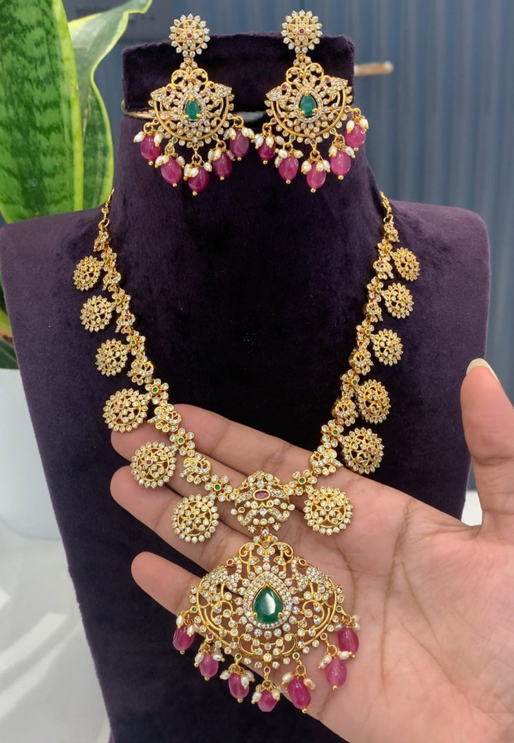 Beautiful short necklace with ruby beads bottumala design