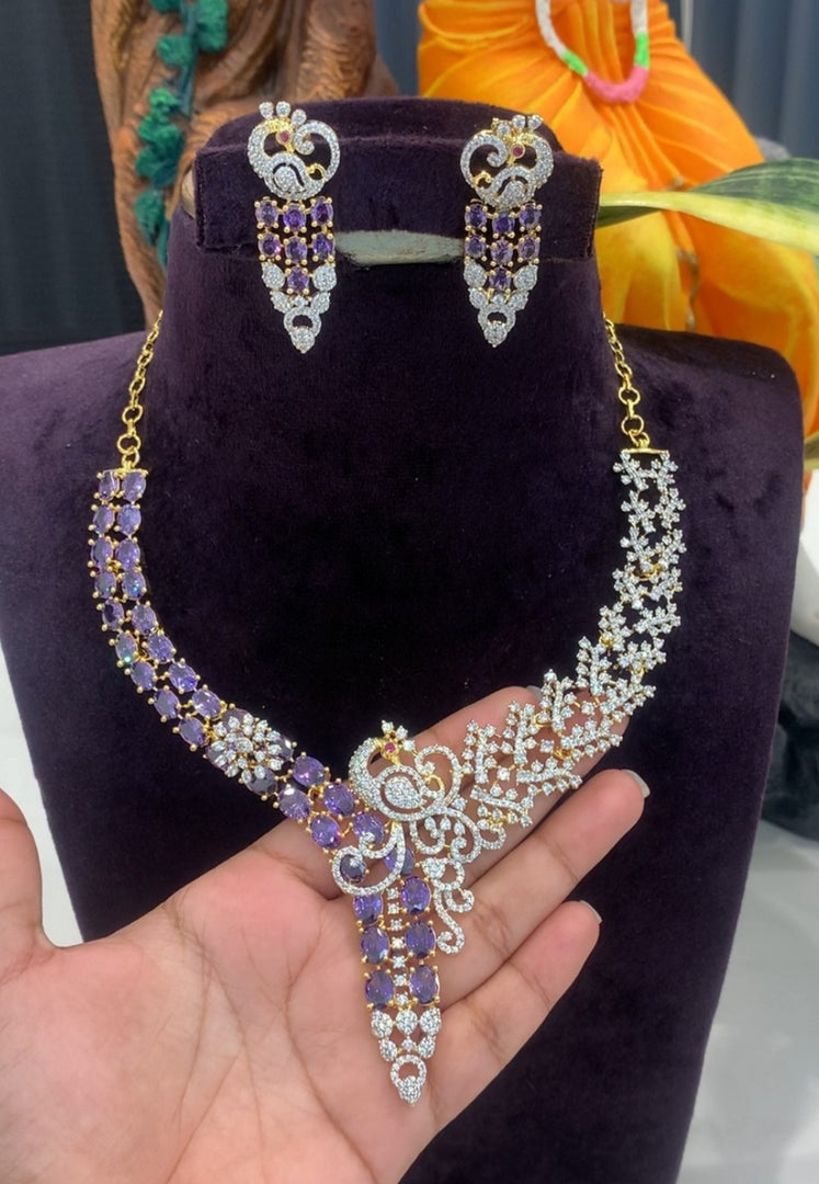 Beautiful gj polish short necklace with green stone