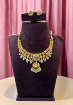 Load image into Gallery viewer, Beautiful short necklace with green stone and guttapusalu hangings

