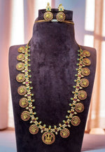 Load image into Gallery viewer, Traditional bottumala long haram with green stone
