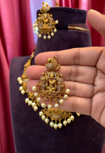 Load image into Gallery viewer, Beautiful short haram with God and gold finish
