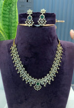 Load image into Gallery viewer, Beautiful short necklace with green stone